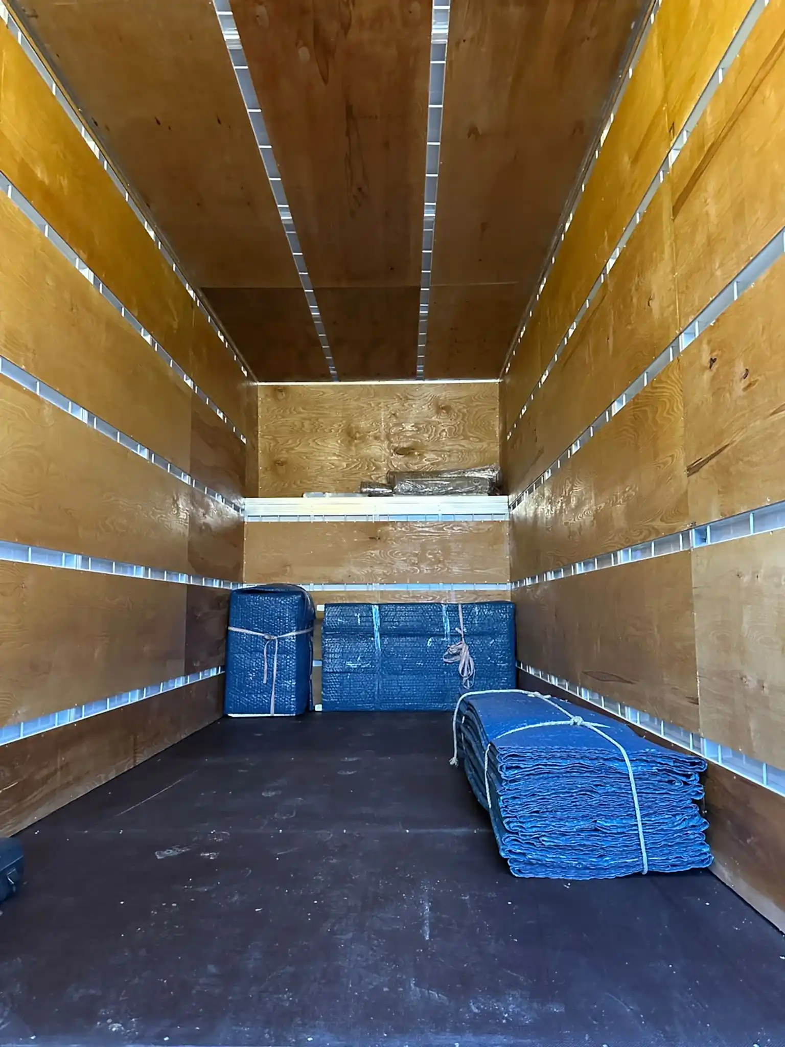 Kadıköy Evden Eve Nakliyat 2026 | %25 Taşınma İndirimi - kapali-kasa-esya-tasima-araci